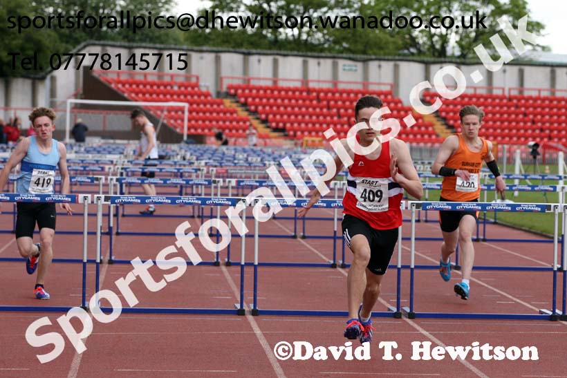 Mens under-17s hurdles, North Eastern Champs, Gateshead Stadium. Photo: David T. Hewitson/Sports for All Pics